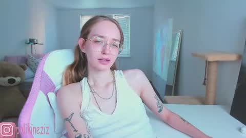 Snapshot of merryl_clark chatting on 24, 6, 2026 Sara online show from 24, 6, 2026