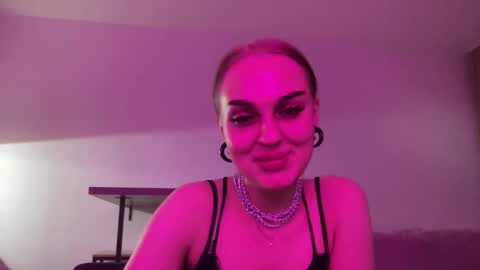 Snapshot of metadontt chatting on 23, 11, 2025 metadontt online show from 23, 11, 2025