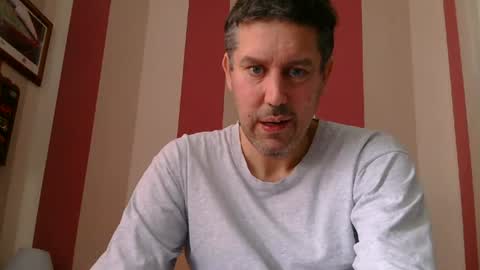 Snapshot of mhunk123 chatting on 3, 8, 2026 mhunk123 online show from 3, 8, 2026