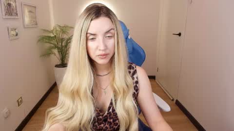 Snapshot of mi1a_ chatting on 4, 7, 2026 mi1a_ online show from 4, 7, 2026