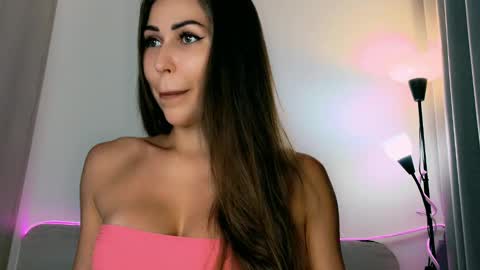 Mia Martskaya online show from 7, 3, 2025