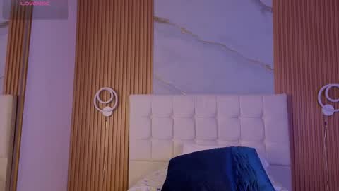 mia online show from 2, 12, 2025