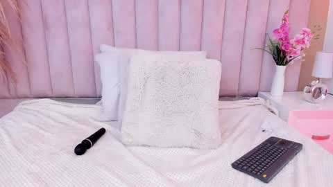mia__bailey_ online show from 15, 7, 2026