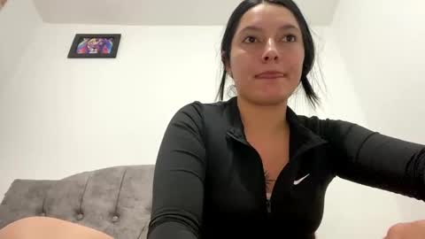 Snapshot of mia__robertss chatting on 21, 11, 2025 Mia online show from 21, 11, 2025
