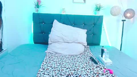 Snapshot of mia__xx1 chatting on 17, 5, 2026 C A L L M E M I A online show from 17, 5, 2026