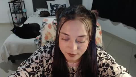 Snapshot of mia_adams_red chatting on 16, 12, 2024 mia online show from 16, 12, 2024