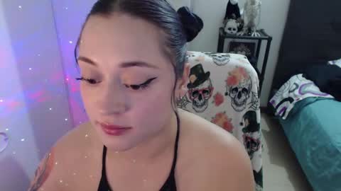 Snapshot of mia_adams_red chatting on 31, 1, 2025 mia online show from 31, 1, 2025