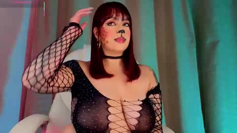 Snapshot of mia_bonneett chatting on 1, 11, 2025 online show from 1, 11, 2025