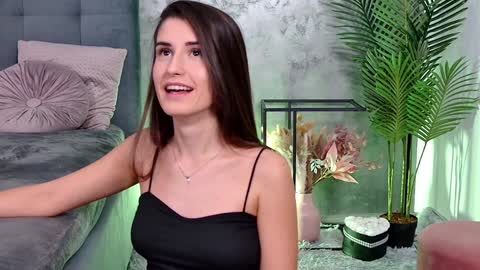 Freya Allen online show from 6, 12, 2024