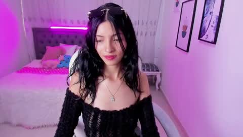 Mia online show from 11, 11, 2025