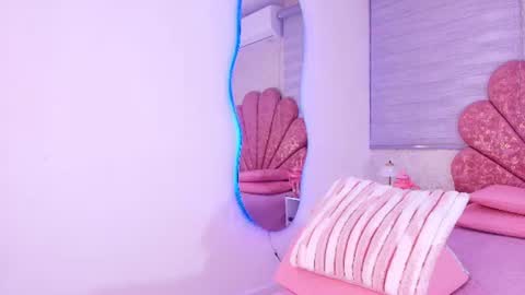 Snapshot of mia_collenss chatting on 26, 6, 2026 Mia online show from 26, 6, 2026