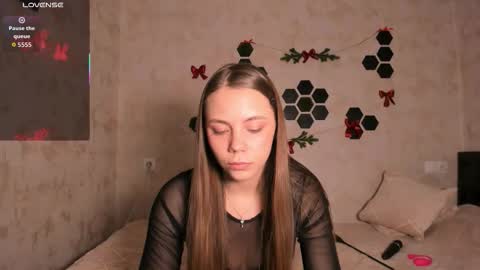 Mia  next stream Thursday 1400 UTC1 Friday 1400 UTC1 online show from 5, 1, 2026