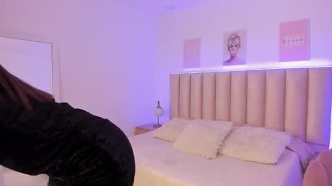 mia_corner online show from 14, 9, 2025