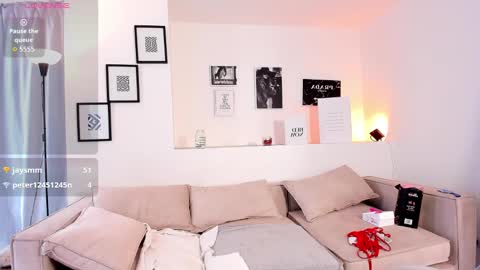 mia_corner online show from 28, 9, 2025