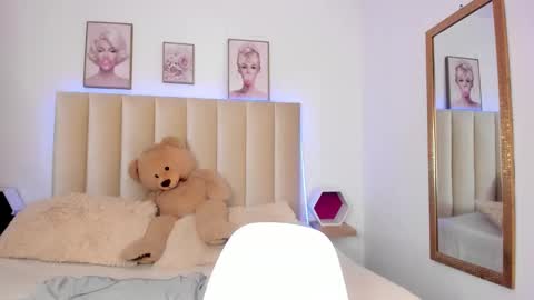 mia_corner online show from 17, 10, 2025