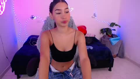 Snapshot of mia_cute_girl chatting on 7, 6, 2026 mia_cute_girl online show from 7, 6, 2026