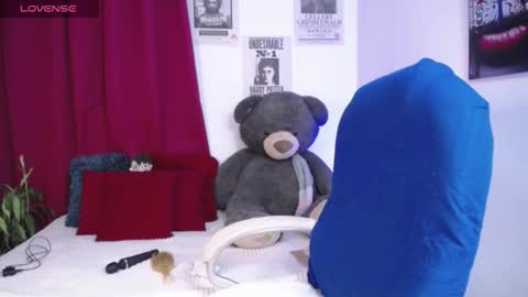 Mia online show from 4, 2, 2026