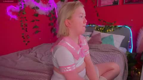 Snapshot of mia_ferd chatting on 9, 3, 2026 Mia online show from 9, 3, 2026