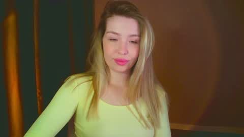 Snapshot of mia_fleur_ chatting on 13, 12, 2024 Mia online show from 13, 12, 2024