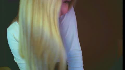 Snapshot of mia_fleur_ chatting on 21, 1, 2025 Mia online show from 21, 1, 2025