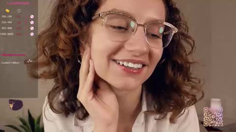 Mia  online show from 23, 9, 2025