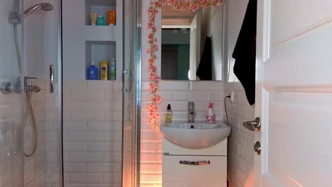 Mia online show from 17, 1, 2025