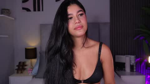 Mia  online show from 22, 4, 2026