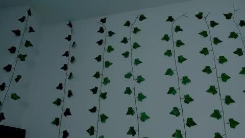 Snapshot of mia_garcia2 chatting on 5, 11, 2025 MIA online show from 5, 11, 2025