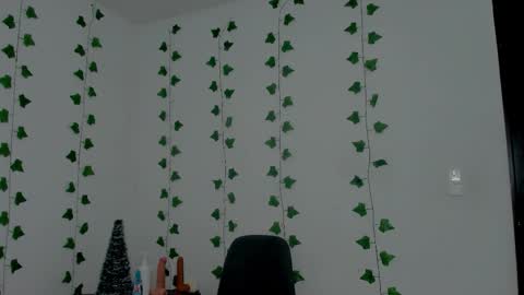 Snapshot of mia_garcia2 chatting on 22, 12, 2025 MIA online show from 22, 12, 2025