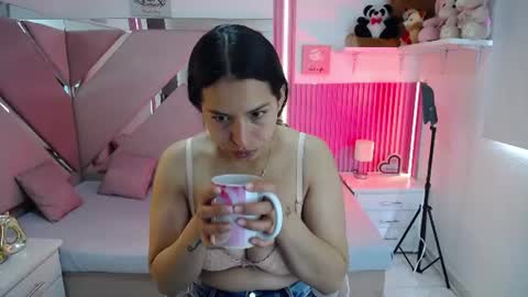 Snapshot of mia_garcia28 chatting on 19, 6, 2026 mia_garcia28 online show from 19, 6, 2026