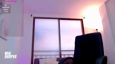 Mia online show from 9, 11, 2025