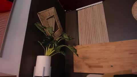 Val  online show from 2, 12, 2025