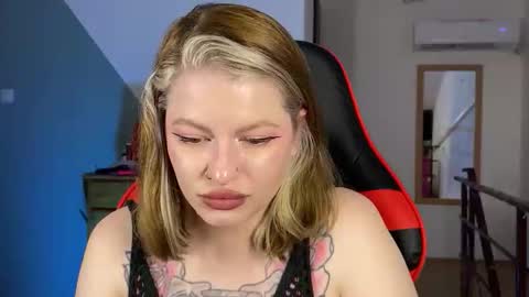 Snapshot of mia_kamp chatting on 19, 9, 2025 Mia online show from 19, 9, 2025