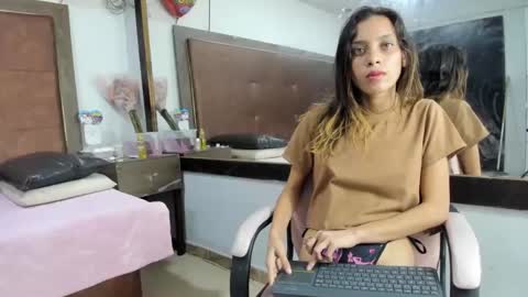 Mia Lian online show from 9, 9, 2025