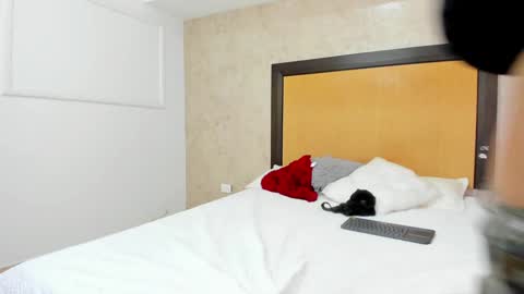 MIALOPEZ      .     Y      .      online show from 3, 12, 2024