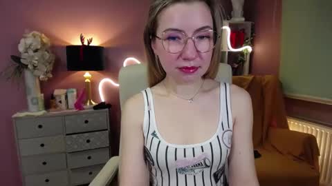 Snapshot of mia_luxx92 chatting on 23, 12, 2024 Mia online show from 23, 12, 2024