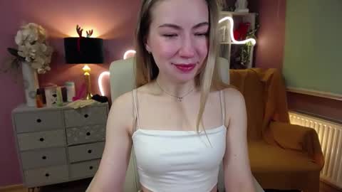 Snapshot of mia_luxx92 chatting on 5, 1, 2025 Mia online show from 5, 1, 2025