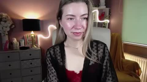 Snapshot of mia_luxx92 chatting on 2, 2, 2025 Mia online show from 2, 2, 2025