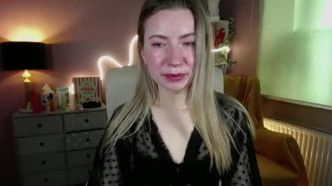 Snapshot of mia_luxx92 chatting on 6, 3, 2025 Mia online show from 6, 3, 2025