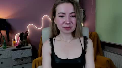 Snapshot of mia_luxx92 chatting on 10, 9, 2025 Mia online show from 10, 9, 2025
