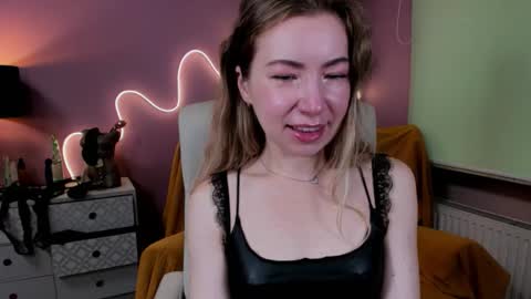 Snapshot of mia_luxx92 chatting on 19, 9, 2025 Mia online show from 19, 9, 2025