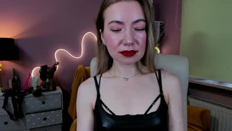 Snapshot of mia_luxx92 chatting on 25, 9, 2025 Mia online show from 25, 9, 2025