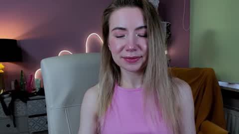 Snapshot of mia_luxx92 chatting on 28, 9, 2025 Mia online show from 28, 9, 2025