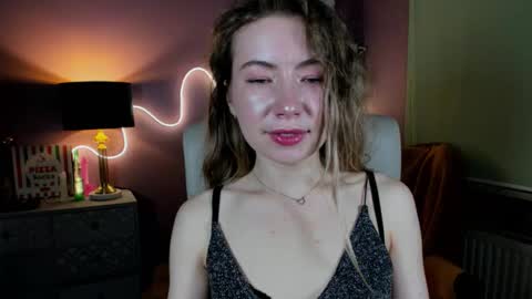 Snapshot of mia_luxx92 chatting on 2, 11, 2025 Mia online show from 2, 11, 2025