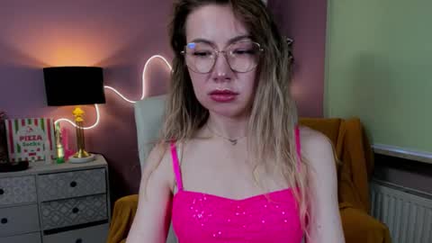 Snapshot of mia_luxx92 chatting on 7, 11, 2025 Mia online show from 7, 11, 2025