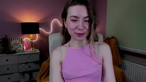 Snapshot of mia_luxx92 chatting on 4, 12, 2025 Mia online show from 4, 12, 2025