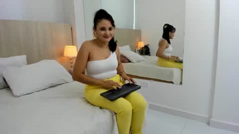 Mia Mercier online show from 11, 6, 2026