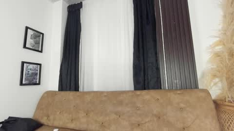 MiaMiller online show from 2, 2, 2026