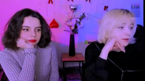 Snapshot of mia_mooon_ chatting on 15, 4, 2026 mia_mooon_ online show from 15, 4, 2026
