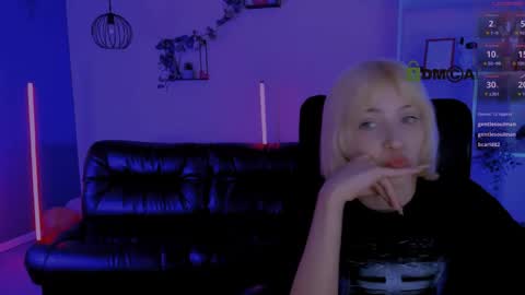 Snapshot of mia_mooon_ chatting on 25, 4, 2026 mia_mooon_ online show from 25, 4, 2026